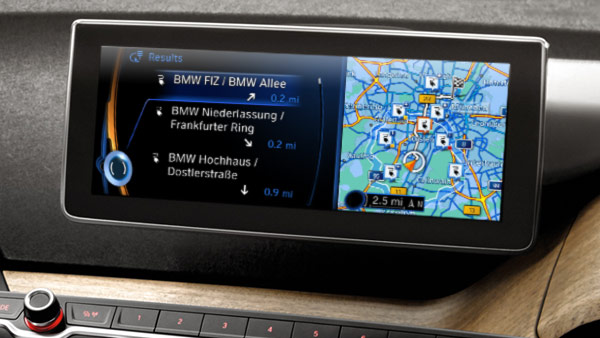 Mapa do sistema de navegação BMW i, mostrando visão ampla de estradas e cidades Mapa do sistema de navegação BMW i, mostrando visão ampla de estradas e cidades
